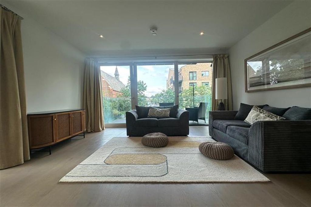 Property photo 1 of 17 (Main)