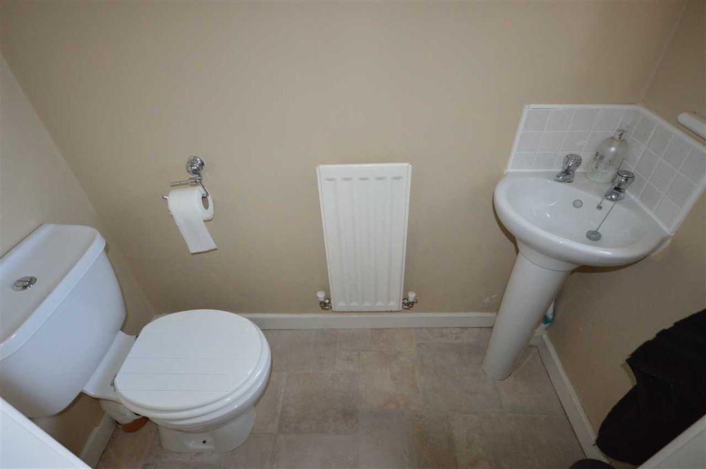 Property photo 2 of 9 Cloakroom