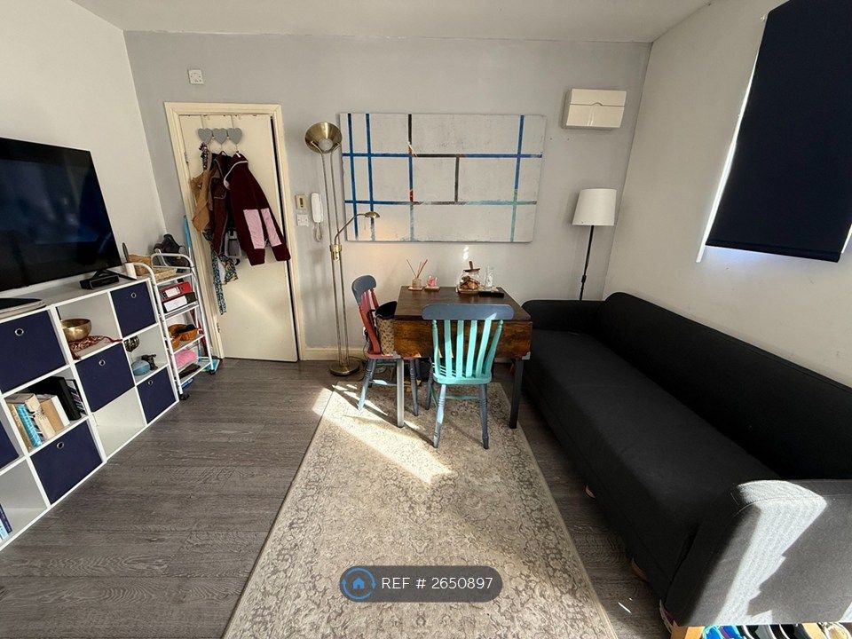 Property photo 1 of 8 Lounge/Kitchen Area