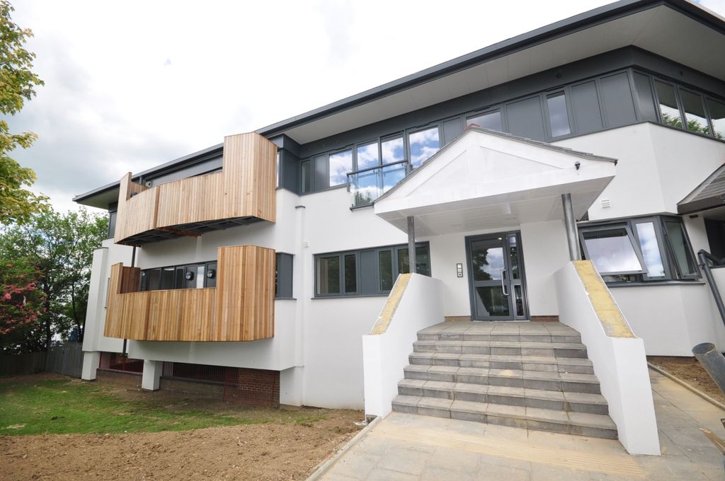 Property photo 1 of 10 038