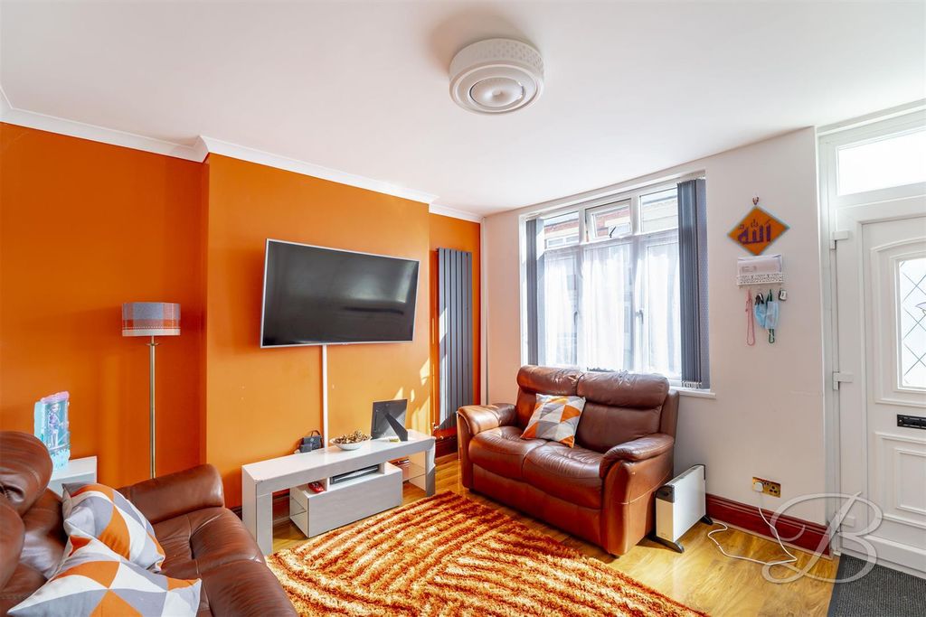 Property photo 2 of 22 Lounge.Jpg