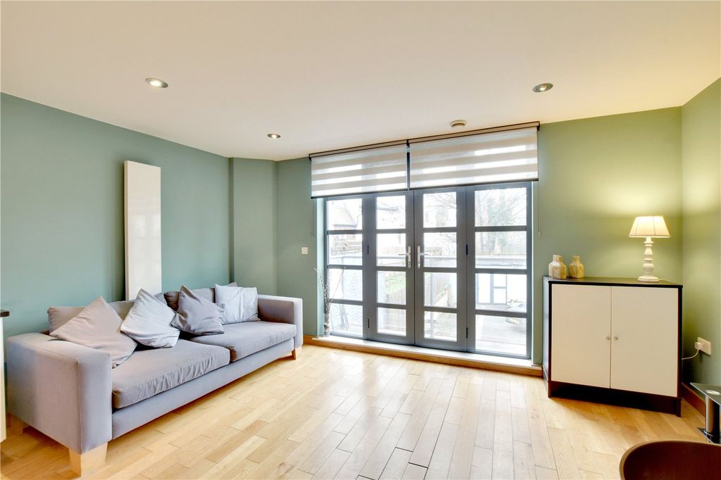 Property photo 3 of 10 Picture No. 05