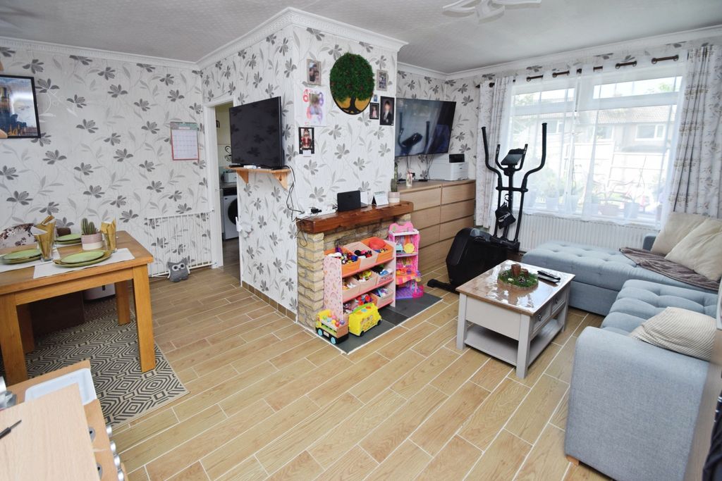 Property photo 2 of 11 1Af697ce-Lounge 202