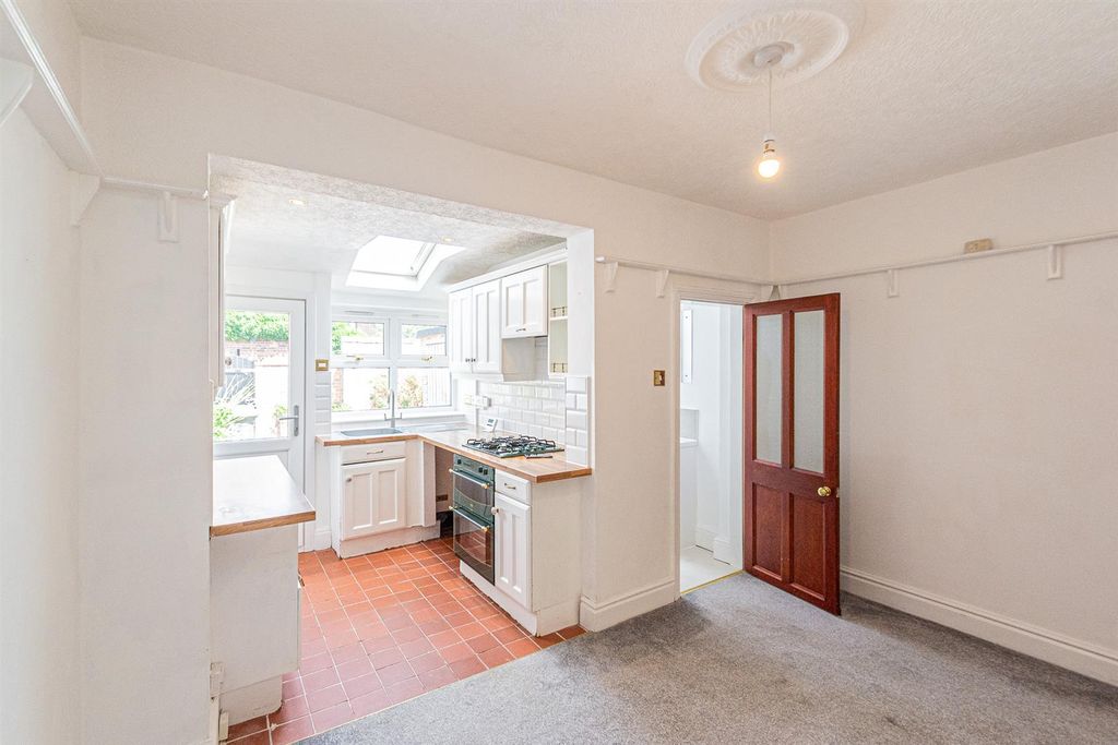 Property photo 3 of 9 Dining Kitchen