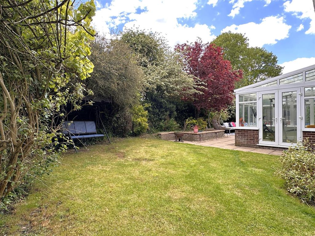 Property photo 3 of 30 Mature Private Garden 252