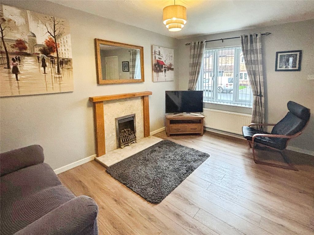 Property photo 3 of 11 Lounge