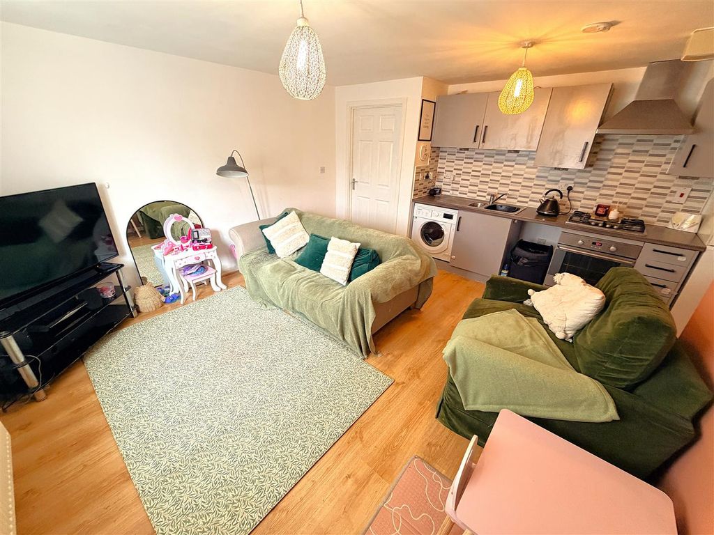 2 bed flat for salePascal Close, Corby NN17 photo 5