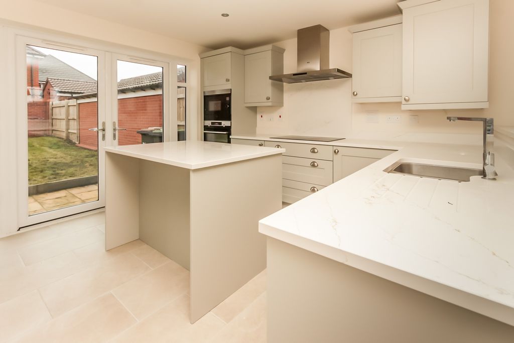 Property photo 3 of 15 Kitchen