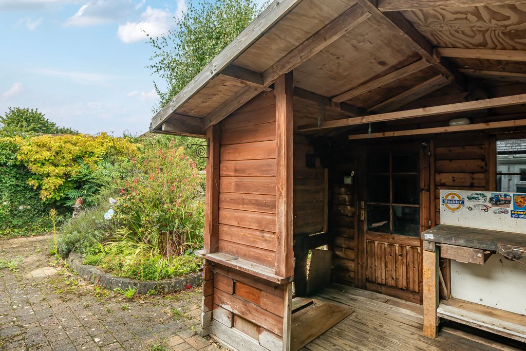 Property photo 2 of 8 2