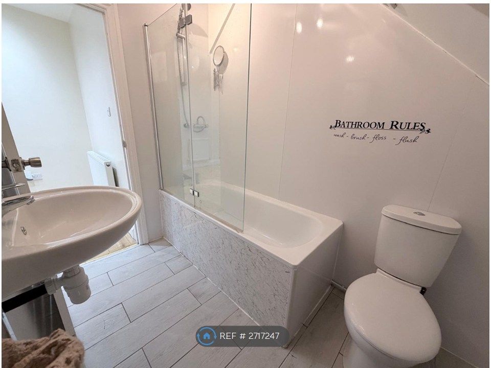 Property photo 2 of 6 Bathroom