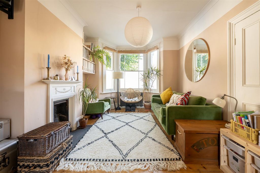 Property photo 2 of 26 Victoria Road E17