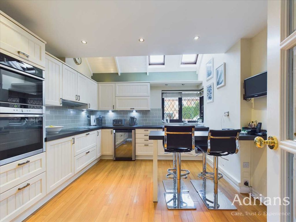 Property photo 3 of 28