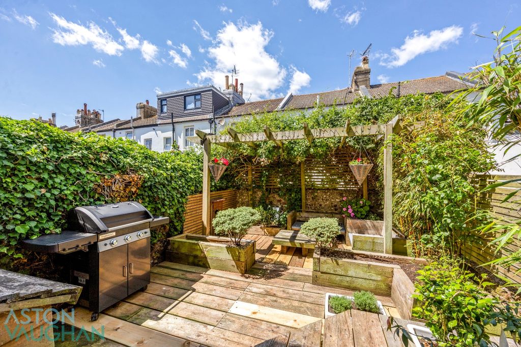 Property photo 2 of 16 5291244