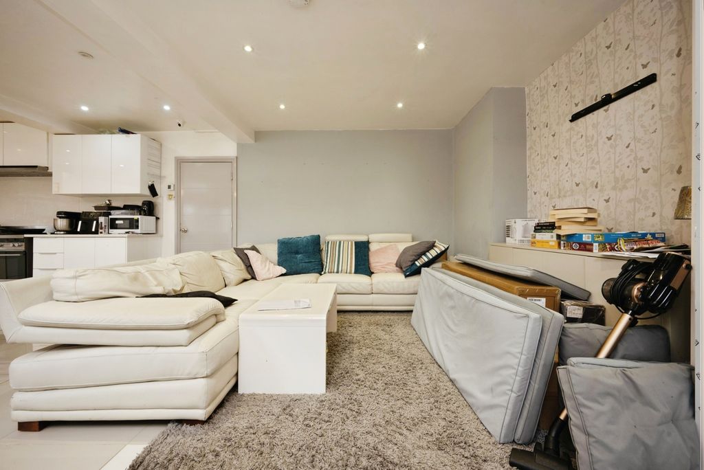 Property photo 2 of 15 Pbox-Img.Jpg