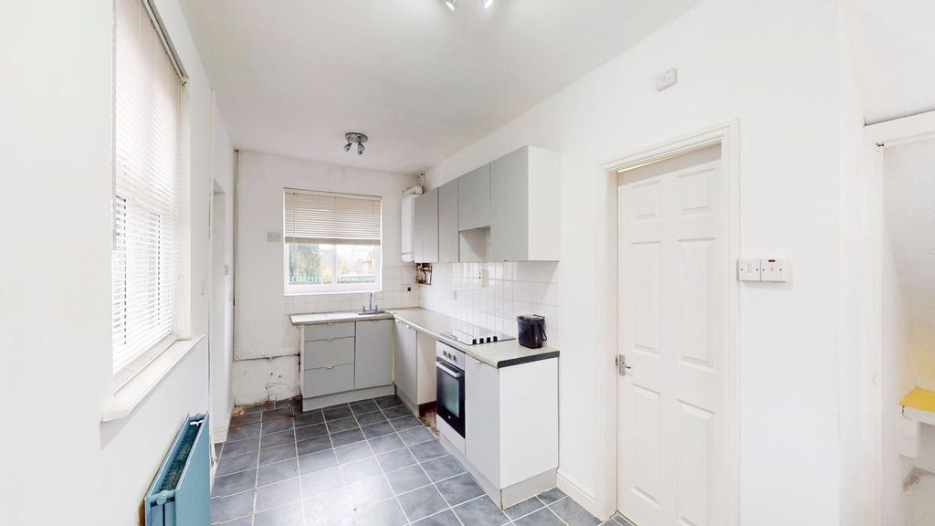 Property photo 3 of 12 Kitchen