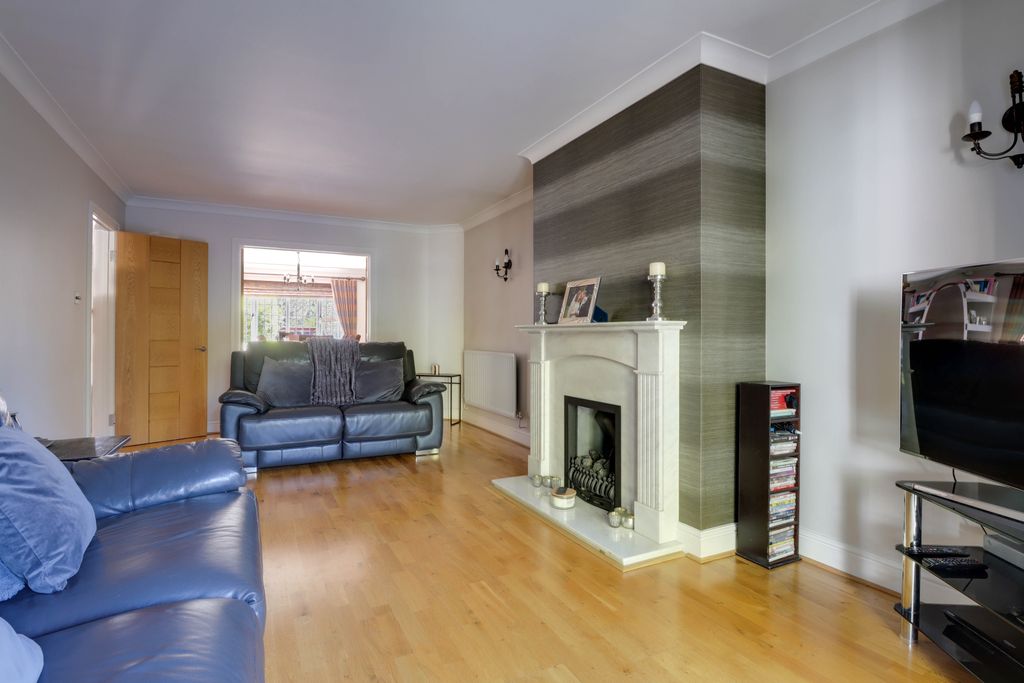 Property photo 2 of 37 Img1112Img1114
