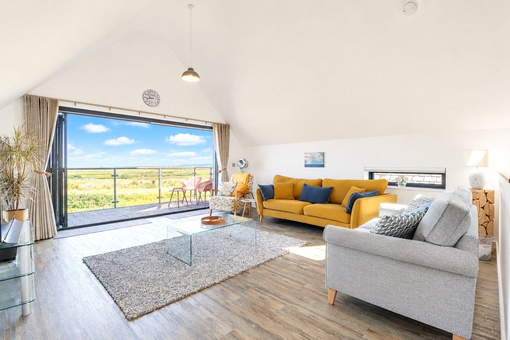 Property photo 2 of 25 Picture No. 16
