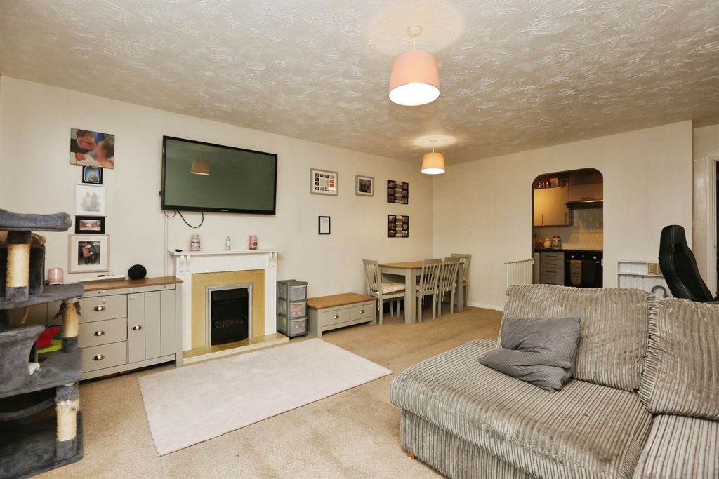 Property photo 2 of 13