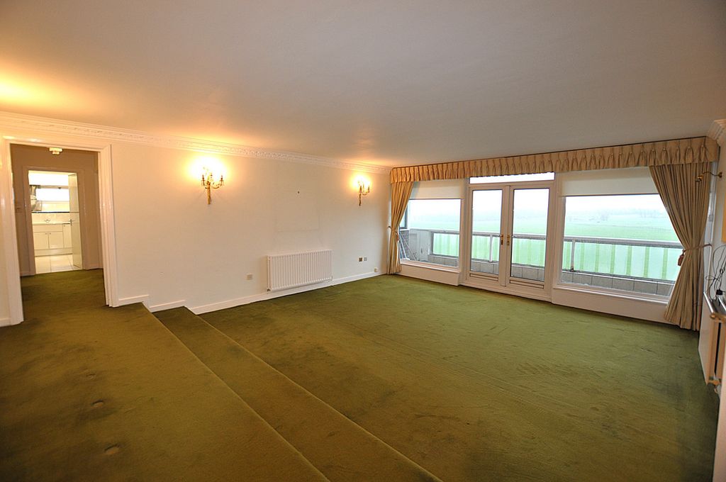 Property photo 3 of 33