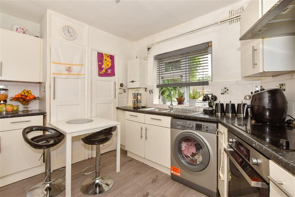 Property photo 3 of 9 Kitchen