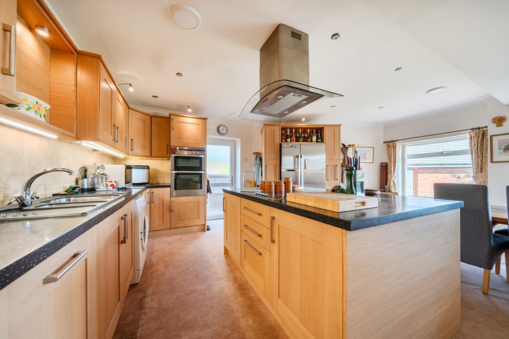 Property photo 3 of 21 1486838 (10)