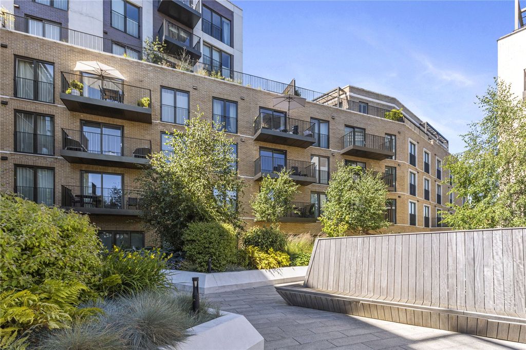 Property photo 2 of 15 The Potteries