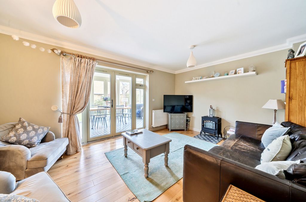 Property photo 3 of 16 Sitting Room