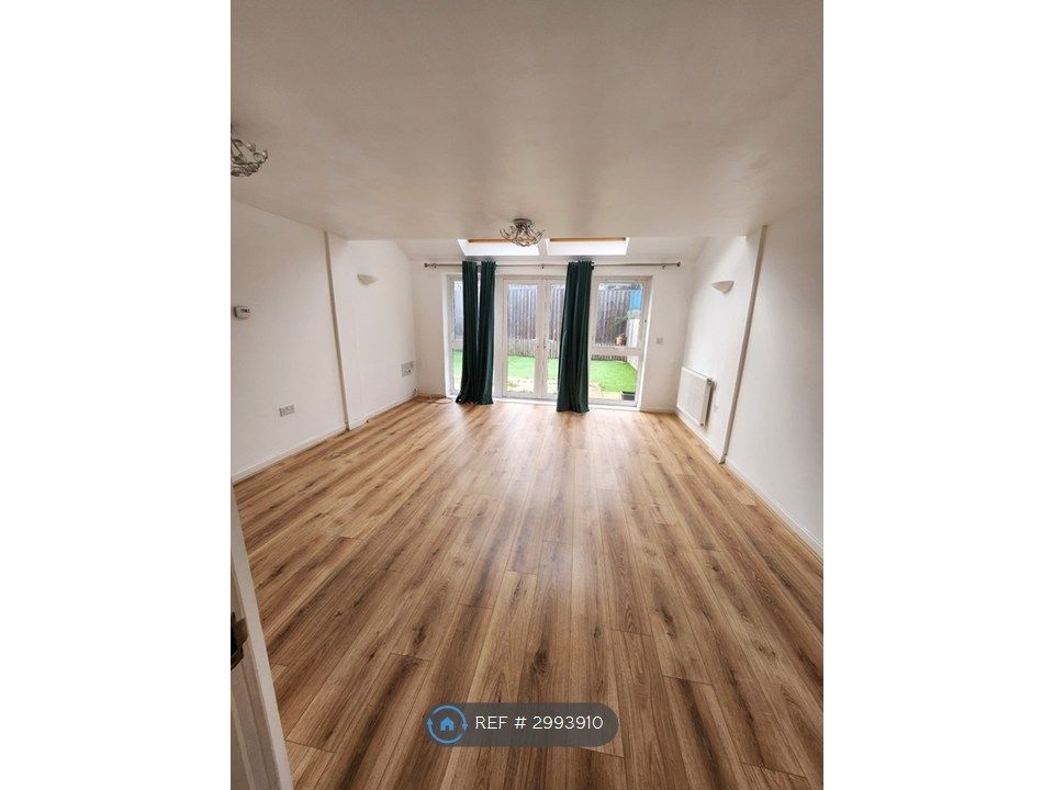 Property photo 1 of 23 Living Room