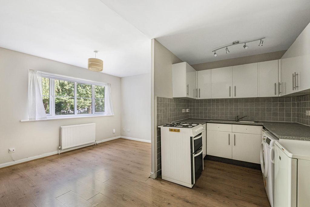 Property photo 2 of 14 Kitchen