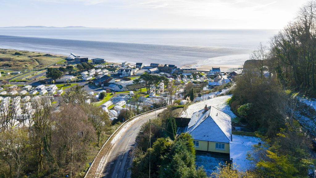 Property photo 2 of 44