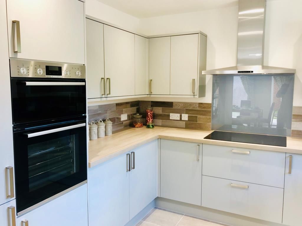 Property photo 1 of 14 Kitchen