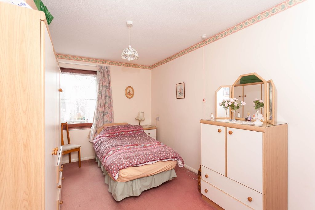 Property photo 3 of 8