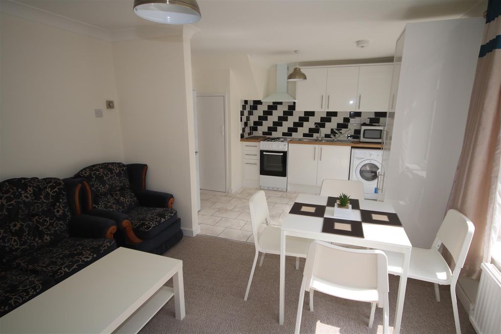 Property photo 2 of 23