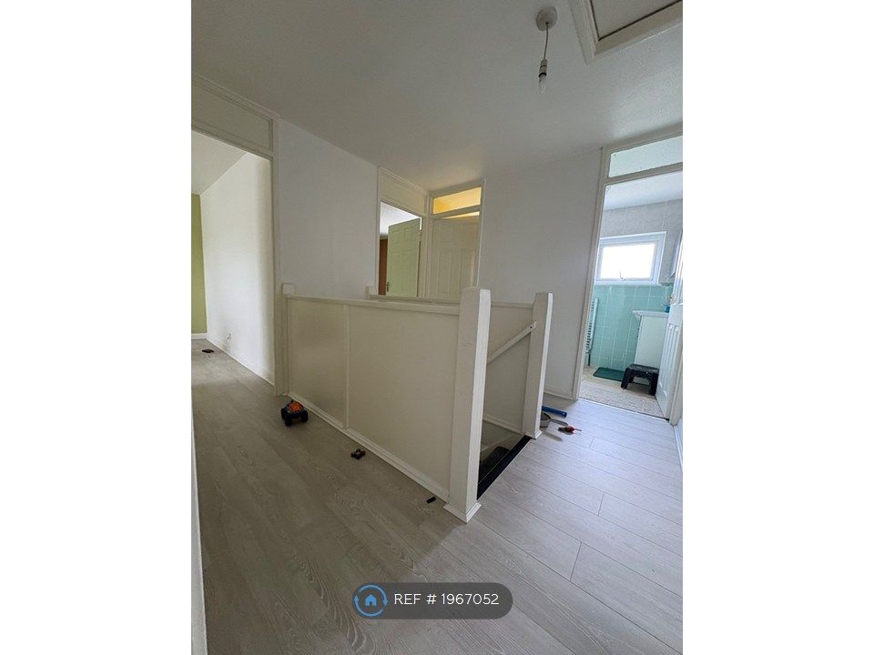 Property photo 3 of 33 Landing