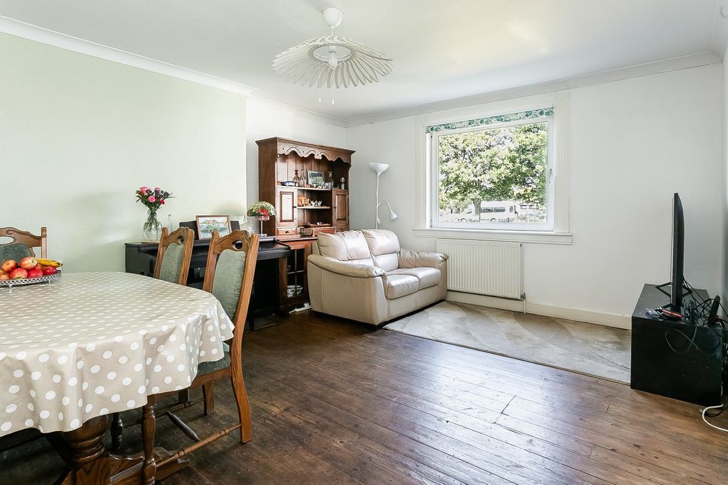 Property photo 2 of 27