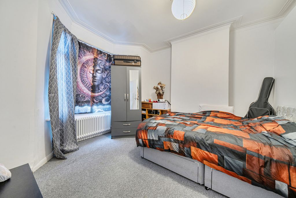 Property photo 2 of 11 Living Room