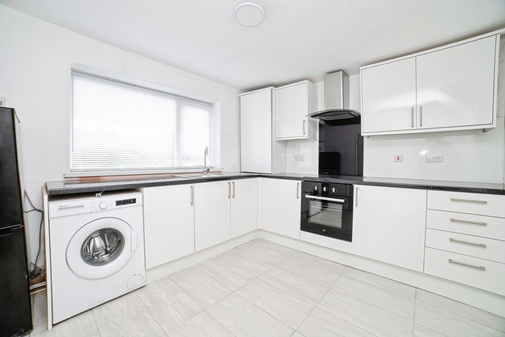 Property photo 3 of 23 Kitchen