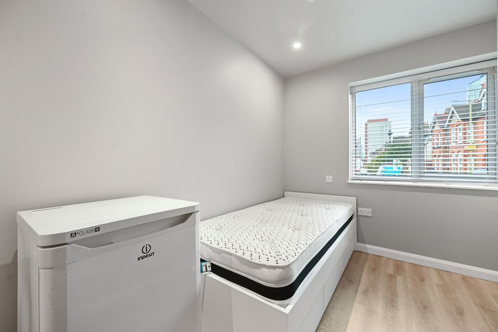 Property photo 1 of 10 Cs - Room 10, 30 Westland Road - B3 (1)