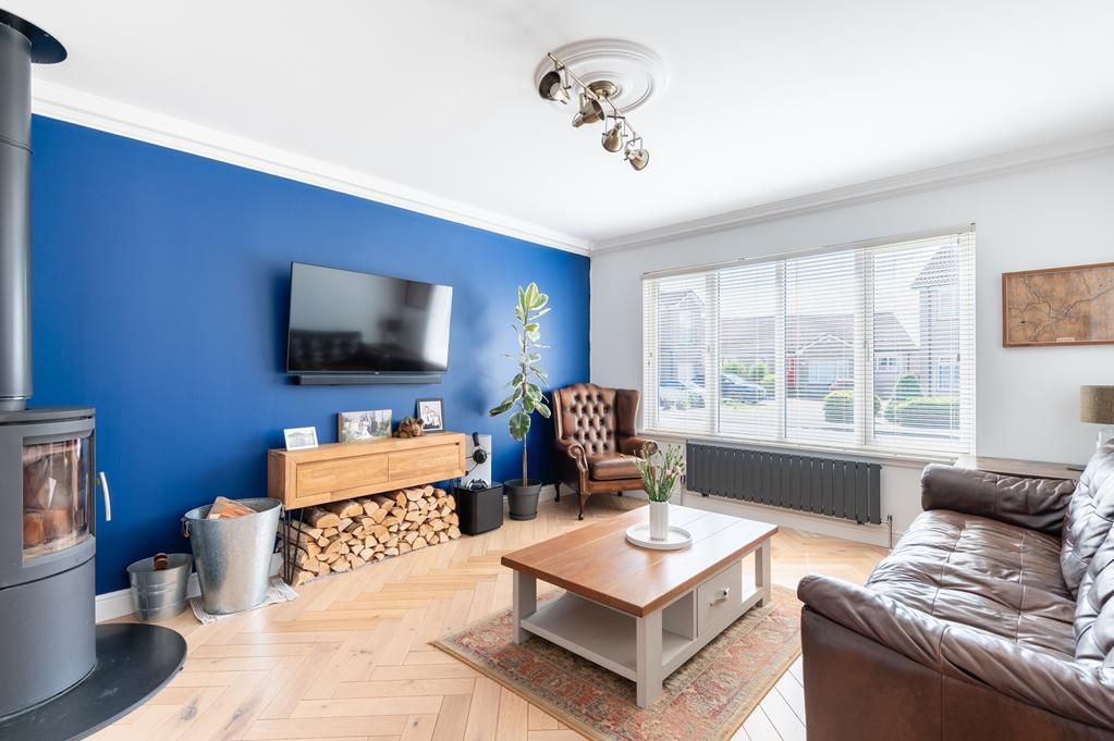 Property photo 2 of 20 Lev1470Pem Living Room.Jpg