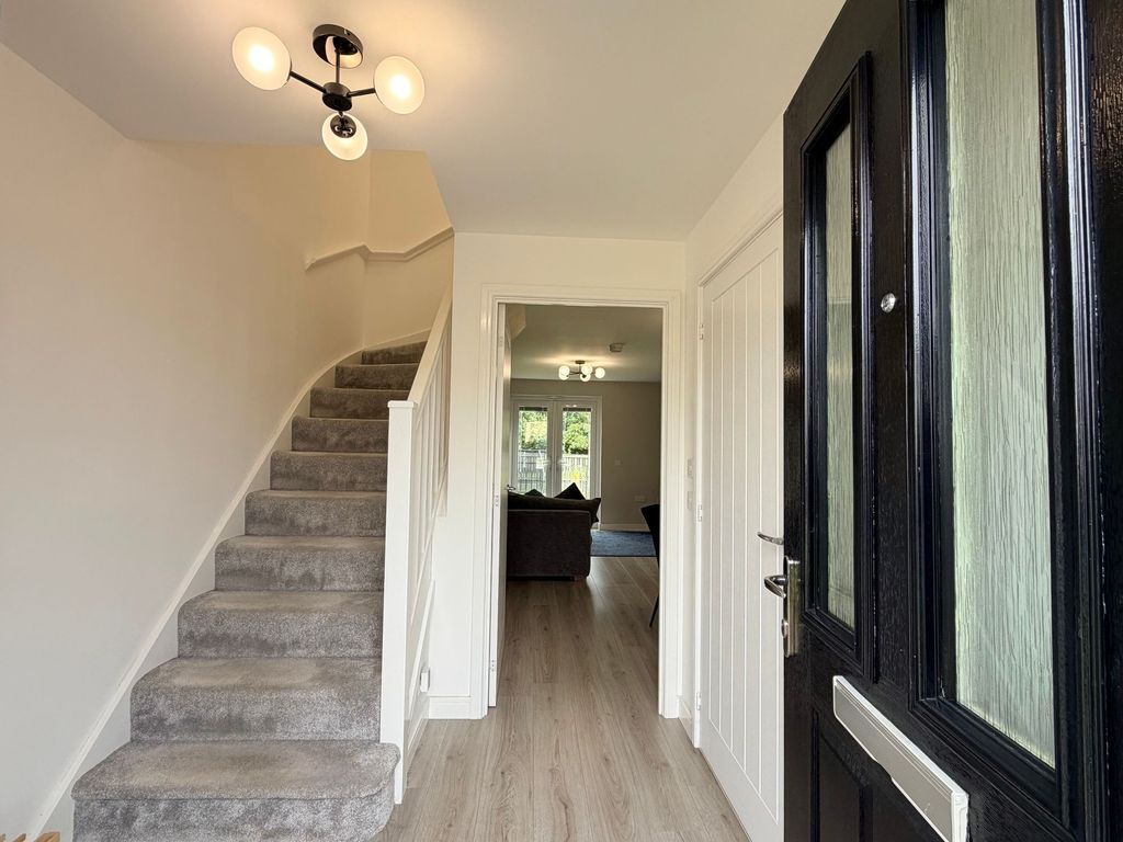 Property photo 2 of 23 Entrance Hallway