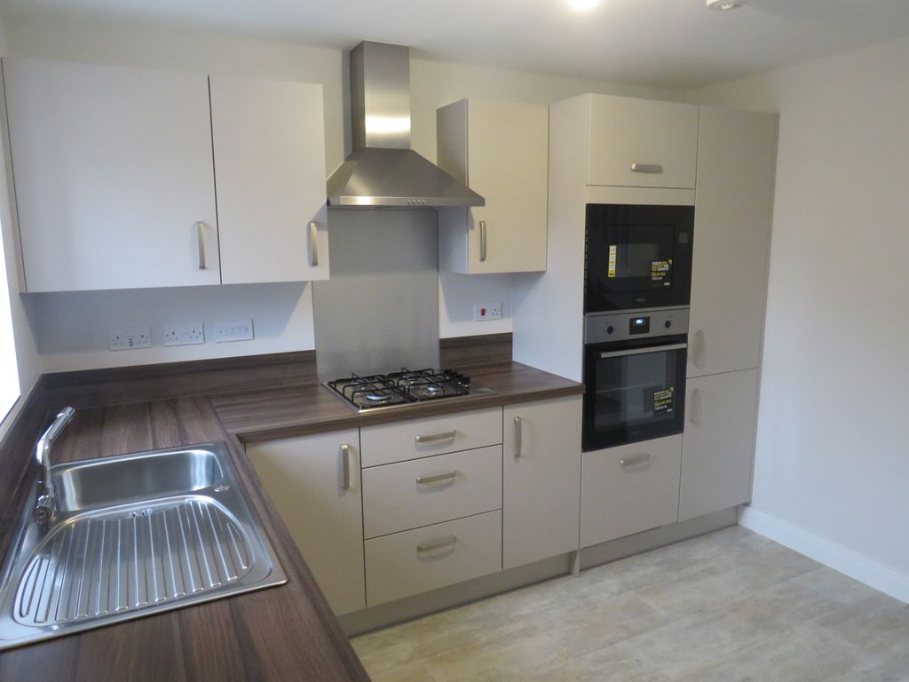 Property photo 3 of 13 Kitchen (2)