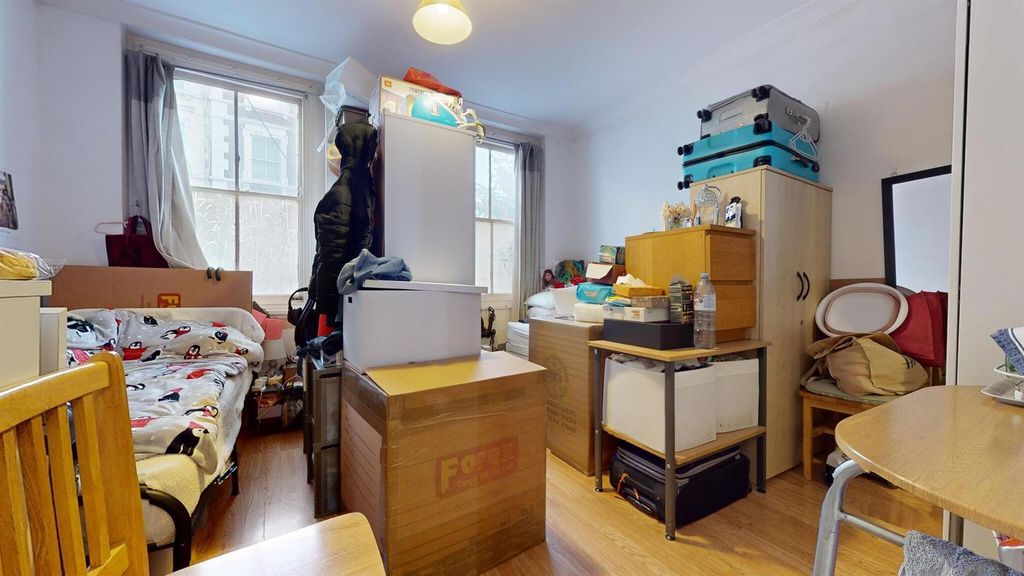 Property photo 2 of 15 Flat A, 5Hogarthplacebedroom1.Jpg
