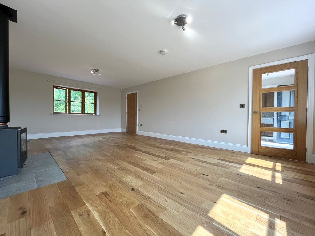 Property photo 2 of 37 Picture No. 33