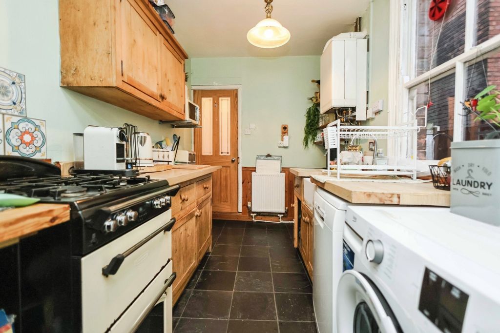 Property photo 3 of 22 Kitchen