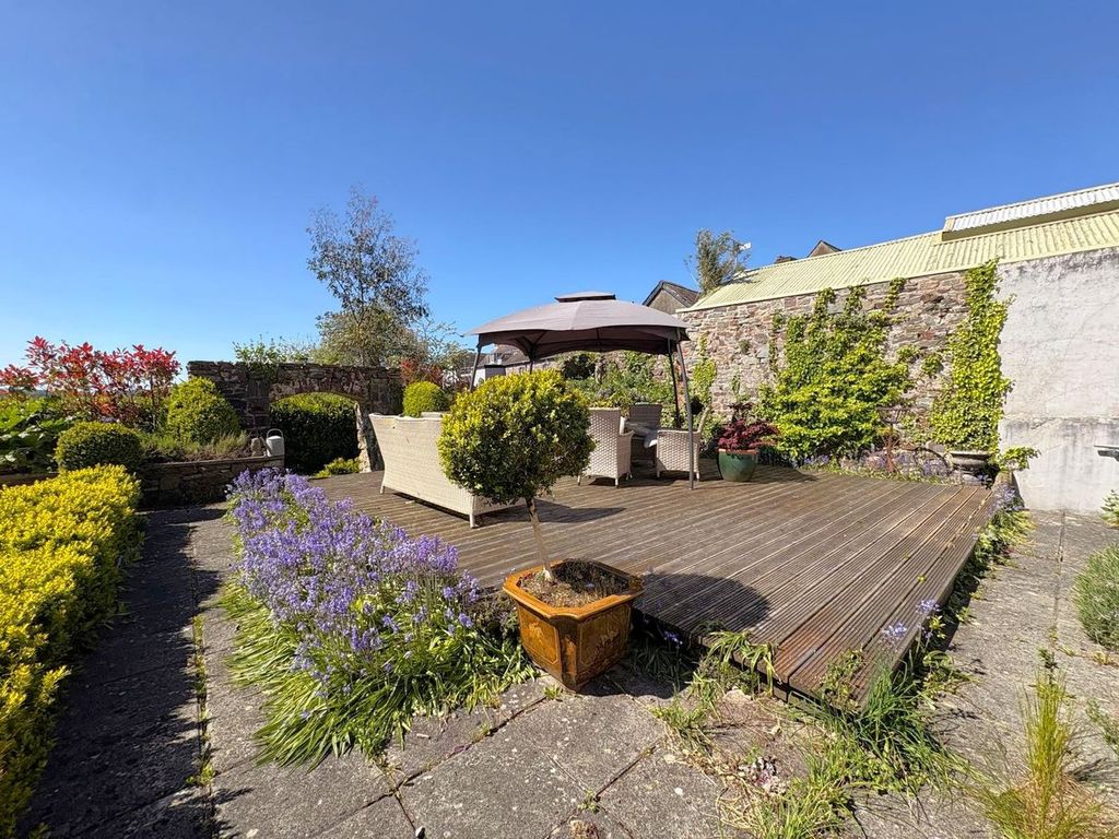 Property photo 2 of 40