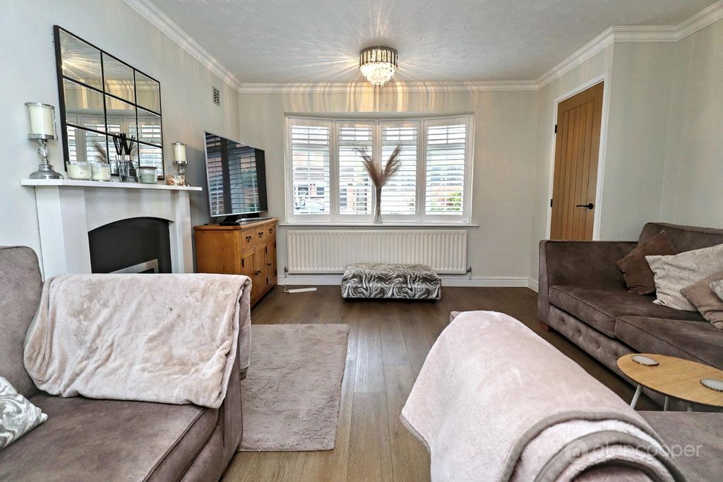 Property photo 3 of 22 4576846