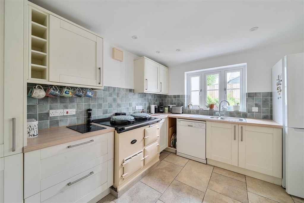 Property photo 3 of 17 Kitchen