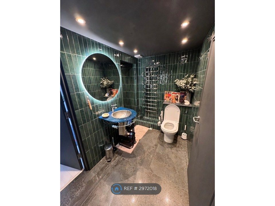 Property photo 2 of 8 Bathroom