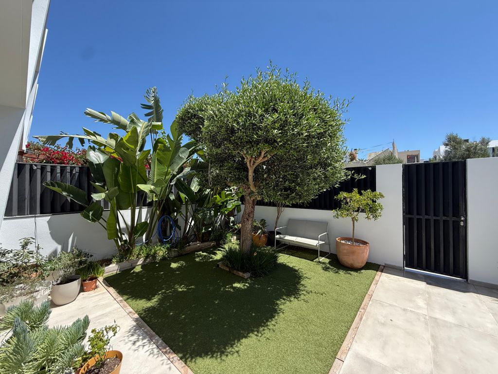 Property photo 2 of 47