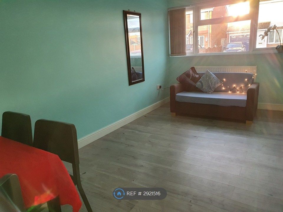 Property photo 1 of 10 Living Room
